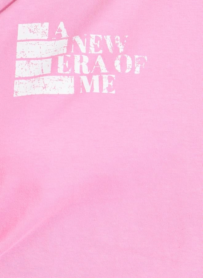 ستايلي تيشيرت أوفر سايز بشعار ممزق وكتف ساقط - Image 4